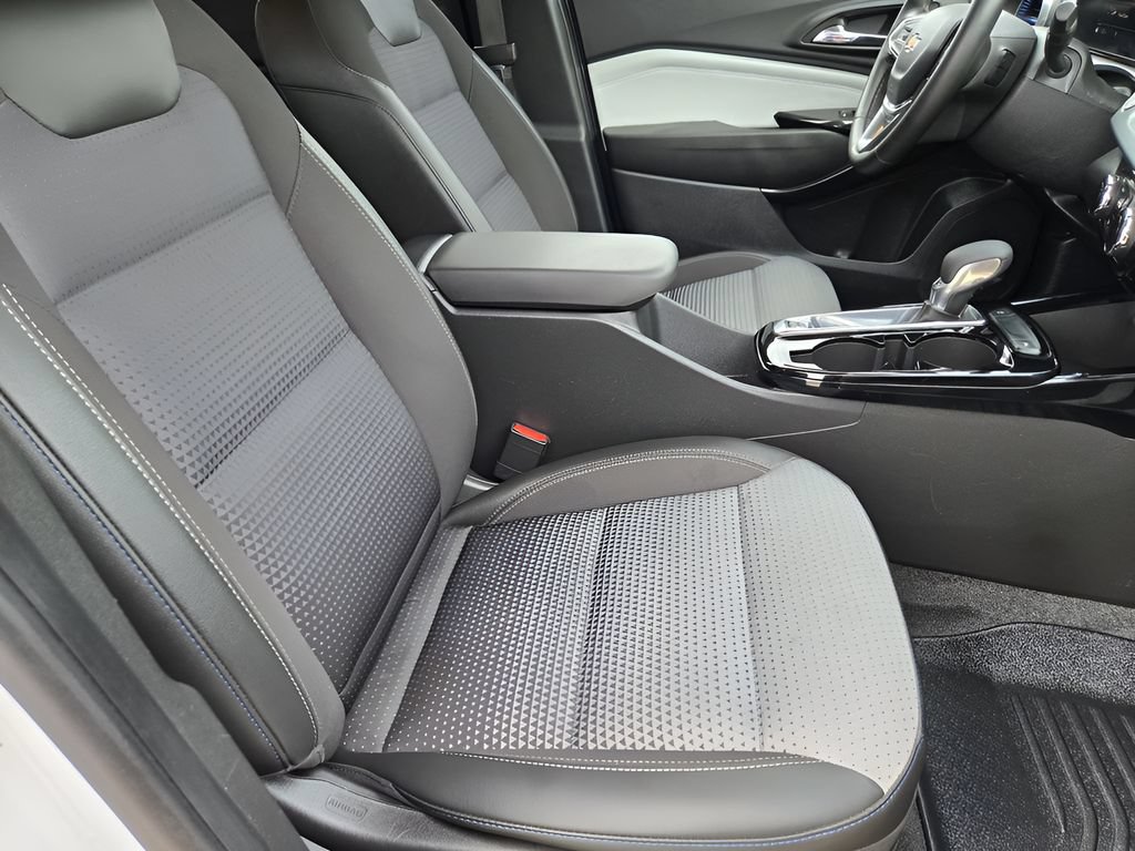 Used 2024 Chevrolet Trax LT w/ Driver Confidence Package FWD image 12