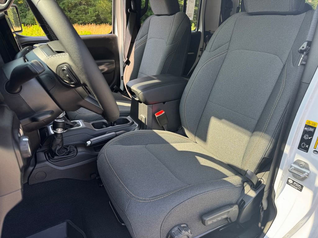 New 2025 Jeep Gladiator Sport image 16