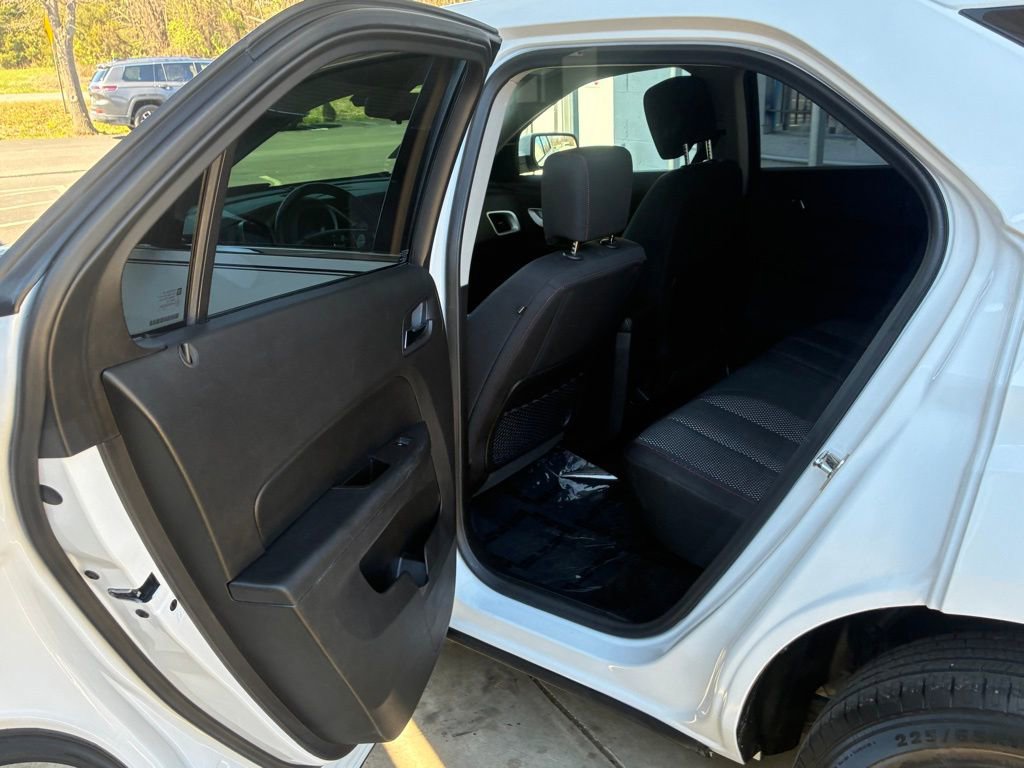 Used 2017 Chevrolet Equinox LT image 31