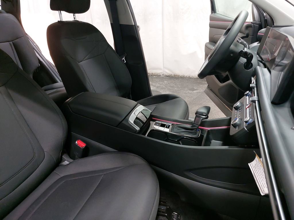 Certified 2025 Hyundai Tucson SE image 10