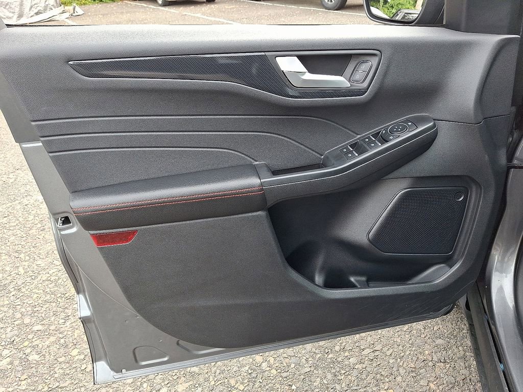 Used 2025 Ford Escape ST-Line image 14