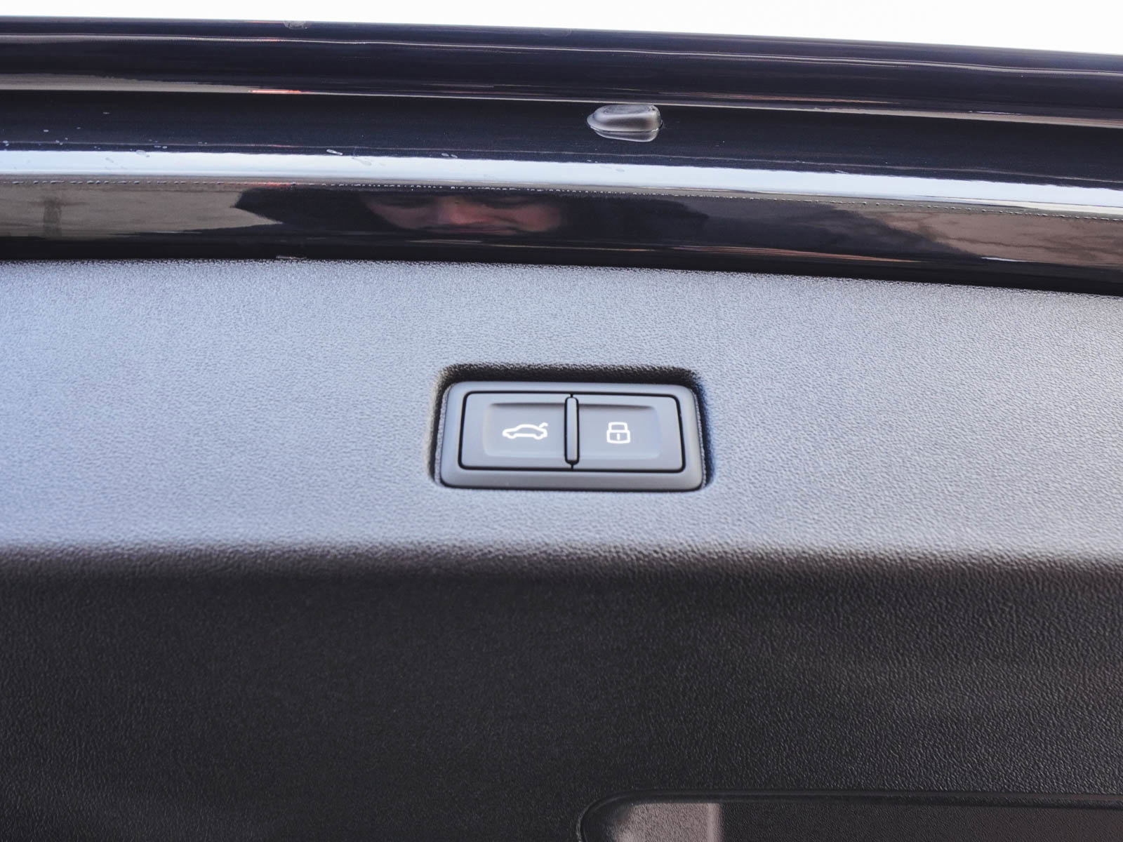 Used 2025 Audi Q4 e-tron Premium Plus image 43