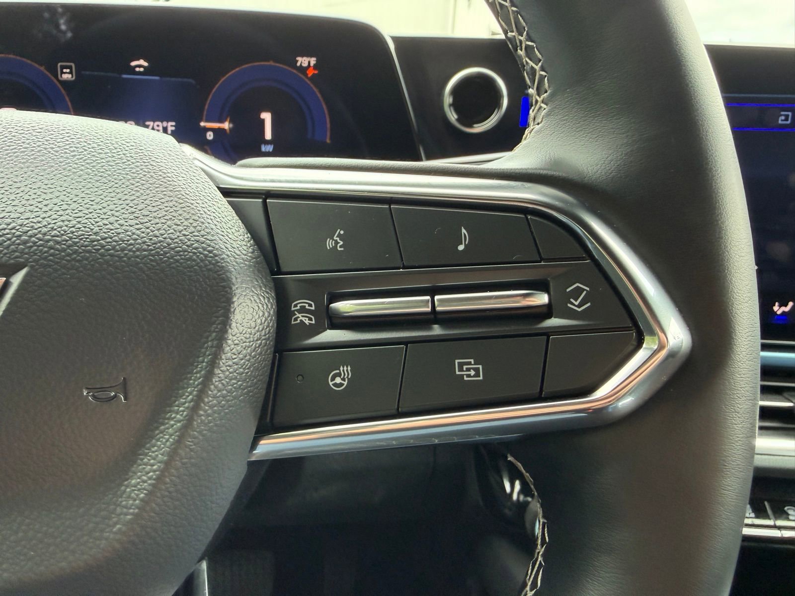 Used 2025 Chevrolet Equinox EV LT w/ Convenience Package FWD image 15