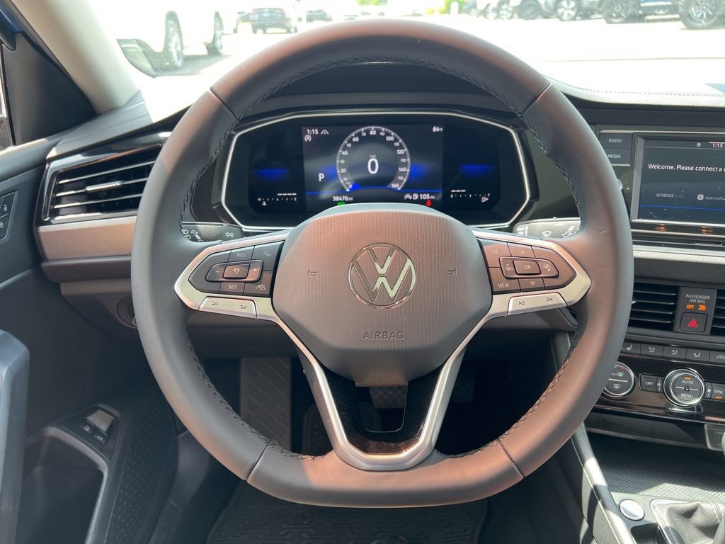 Certified 2022 Volkswagen Jetta SE w/ Panoramic Sunroof Package FWD image 16