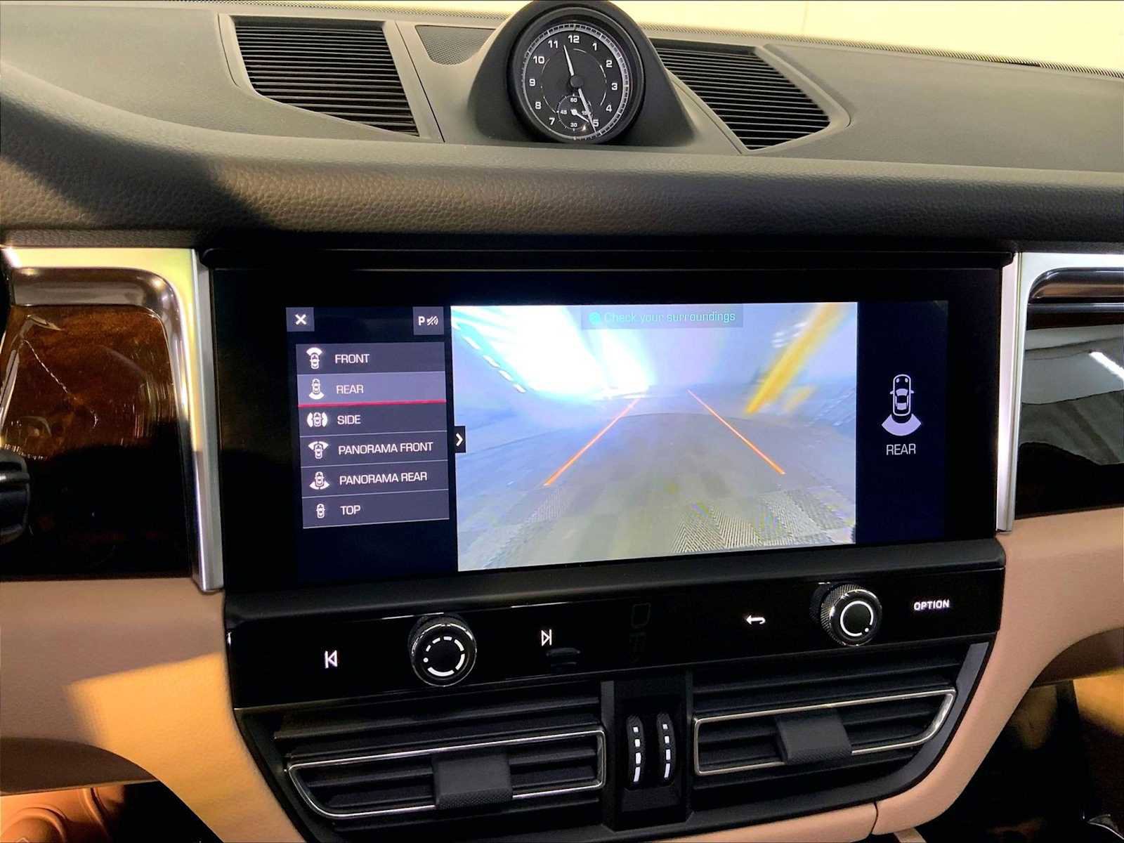 Certified 2023 Porsche Macan image 31