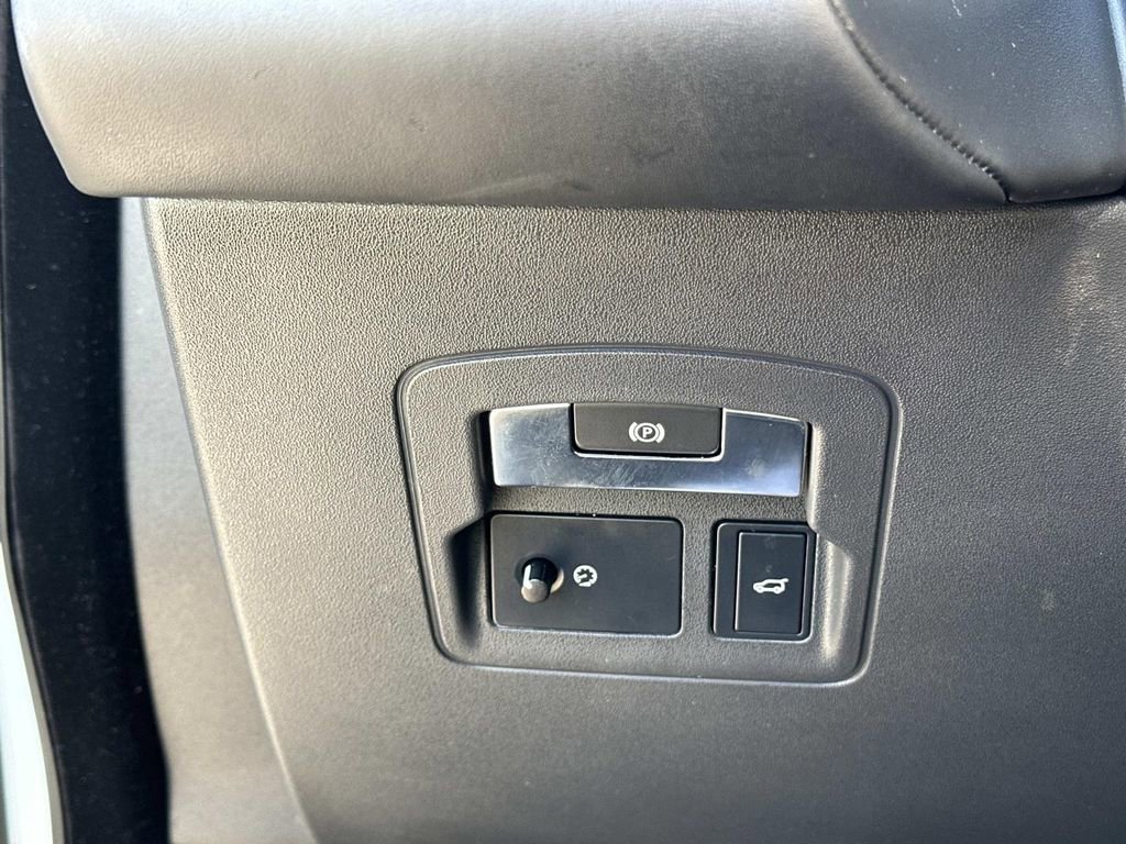 Used 2018 Land Rover Range Rover Velar R-Dynamic HSE AWD/4WD image 16