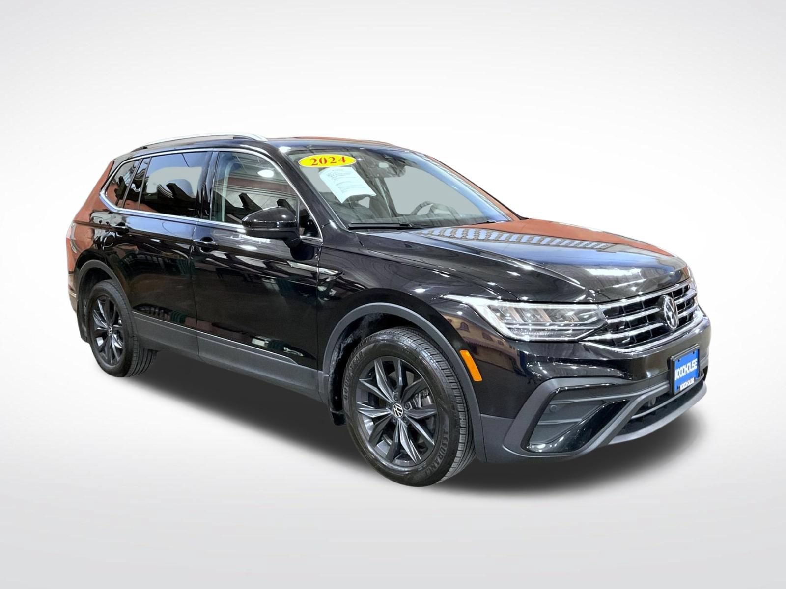 Used 2024 Volkswagen Tiguan SE AWD/4WD image 4