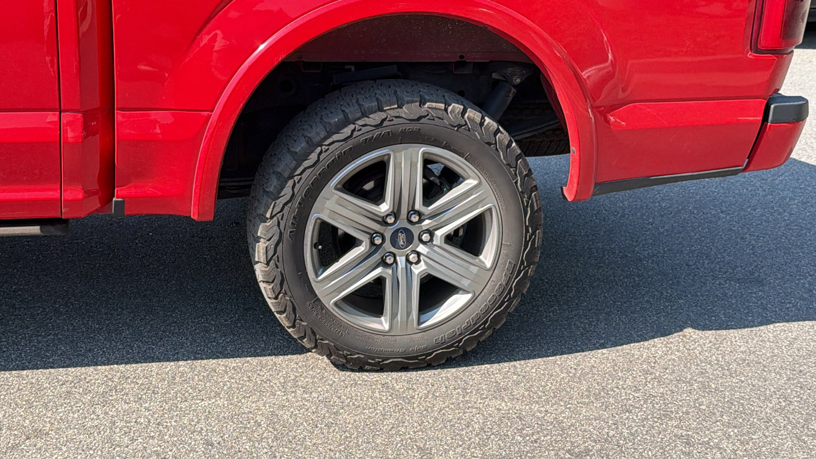 Used 2019 Ford F150 Lariat w/ Equipment Group 502A Luxury AWD/4WD image 12