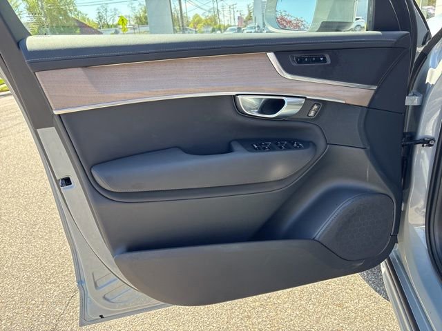 Used 2025 Volvo XC90 B6 Plus AWD/4WD image 18