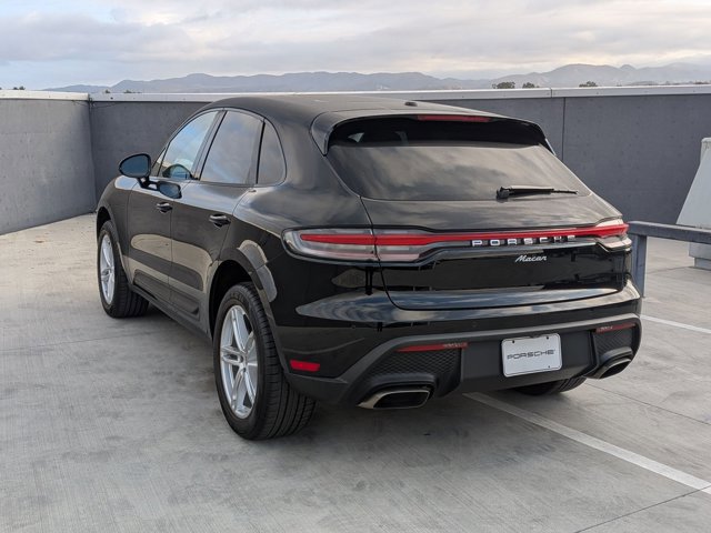Certified 2025 Porsche Macan AWD/4WD video 3
