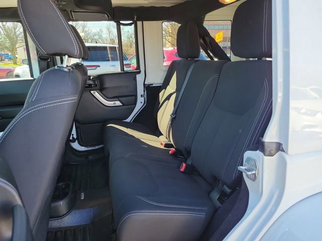 Used 2018 Jeep Wrangler Unlimited Sahara w/ Connectivity Group AWD/4WD image 12