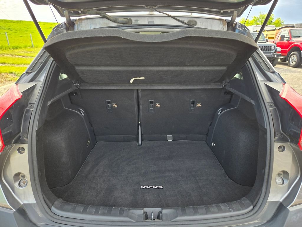 Used 2018 Nissan Kicks SV FWD image 24