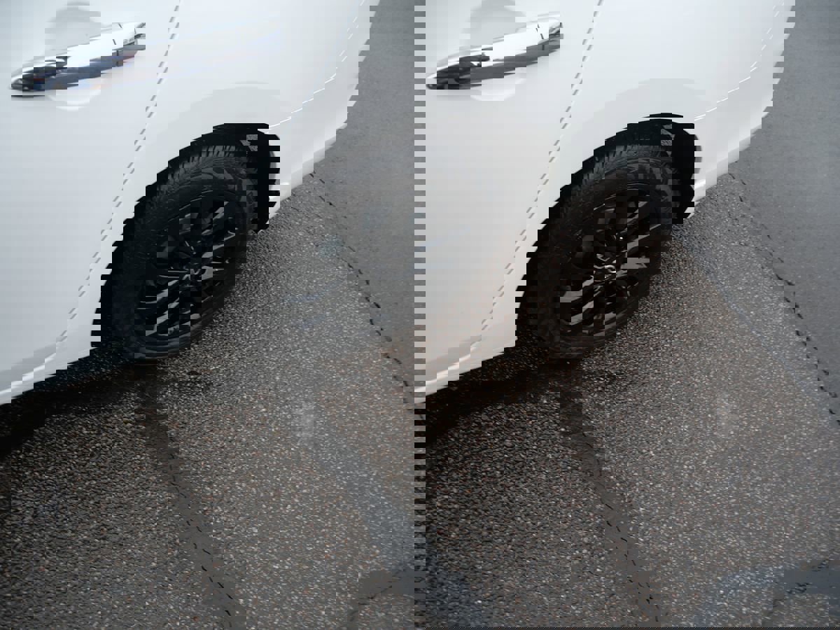 Used 2018 Nissan Sentra SV image 35