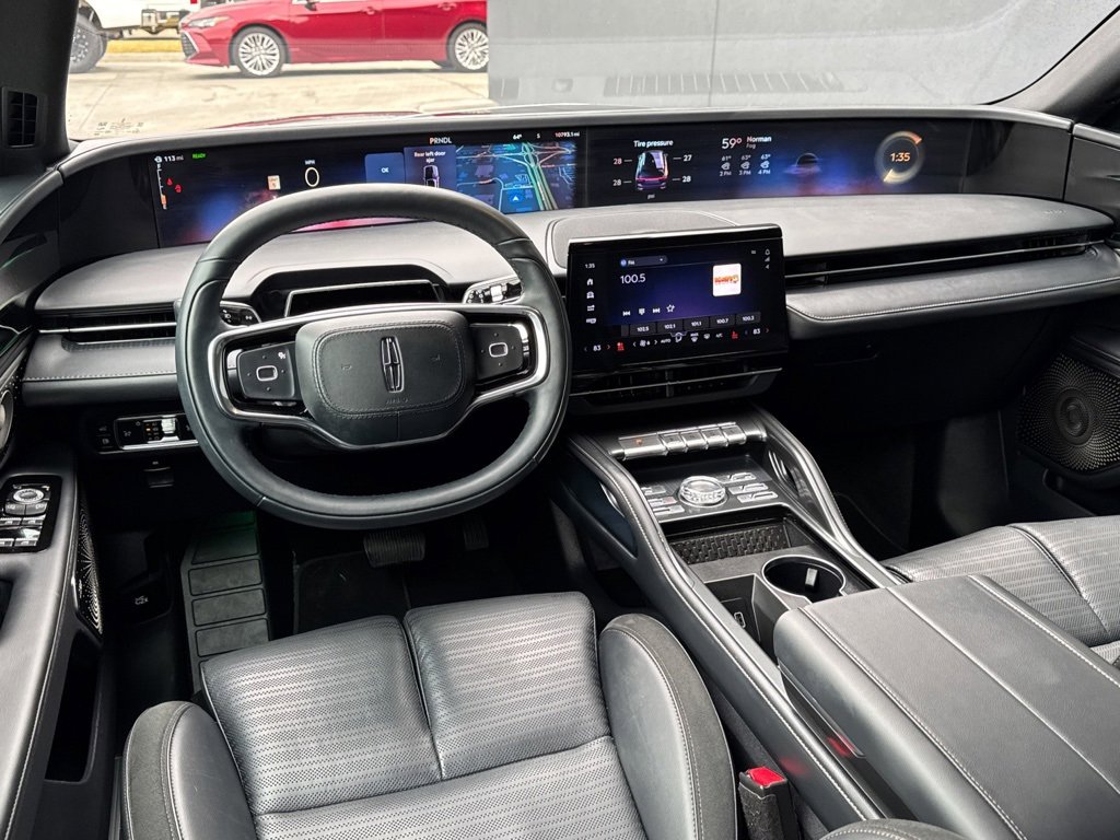 Used 2025 Lincoln Nautilus Reserve image 3