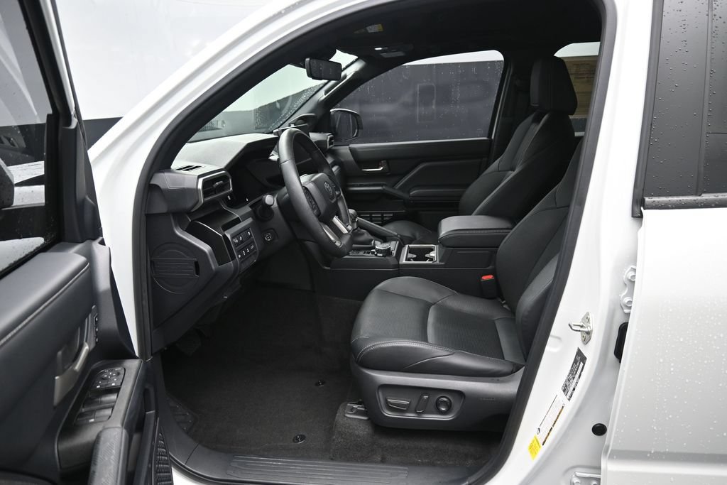 Used 2025 Toyota 4Runner Limited AWD/4WD image 9