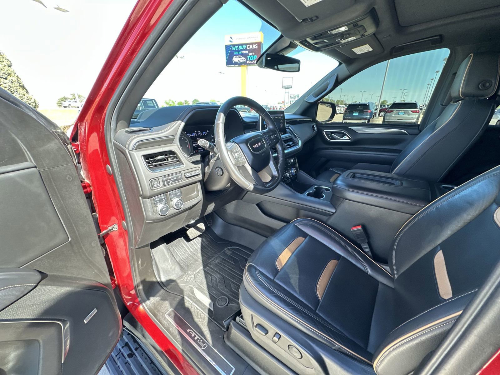 Used 2021 GMC Yukon AT4 w/ AT4 Premium Package AWD/4WD image 10