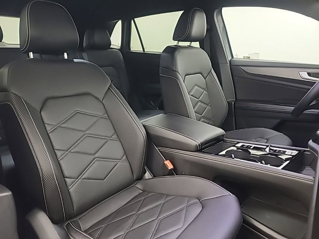 Used 2025 Volkswagen Atlas Cross Sport SE FWD image 15