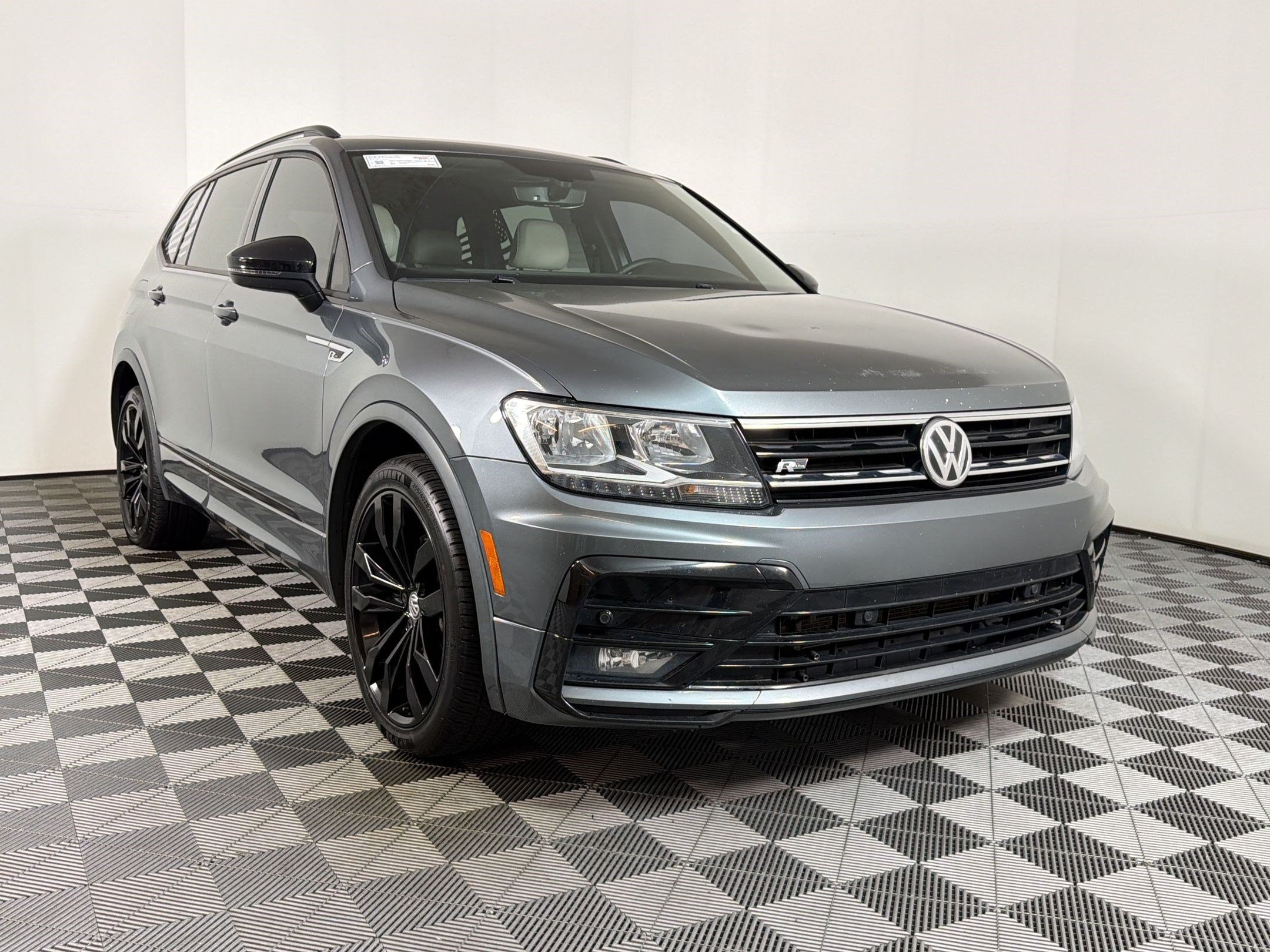 Used 2021 Volkswagen Tiguan SE R-Line FWD image 19