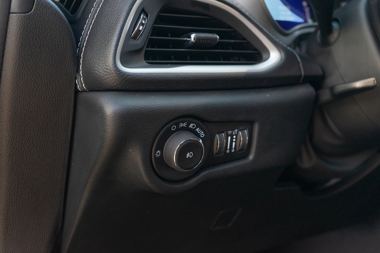 Used 2024 Chrysler Pacifica Touring-L w/ S Appearance Package image 20