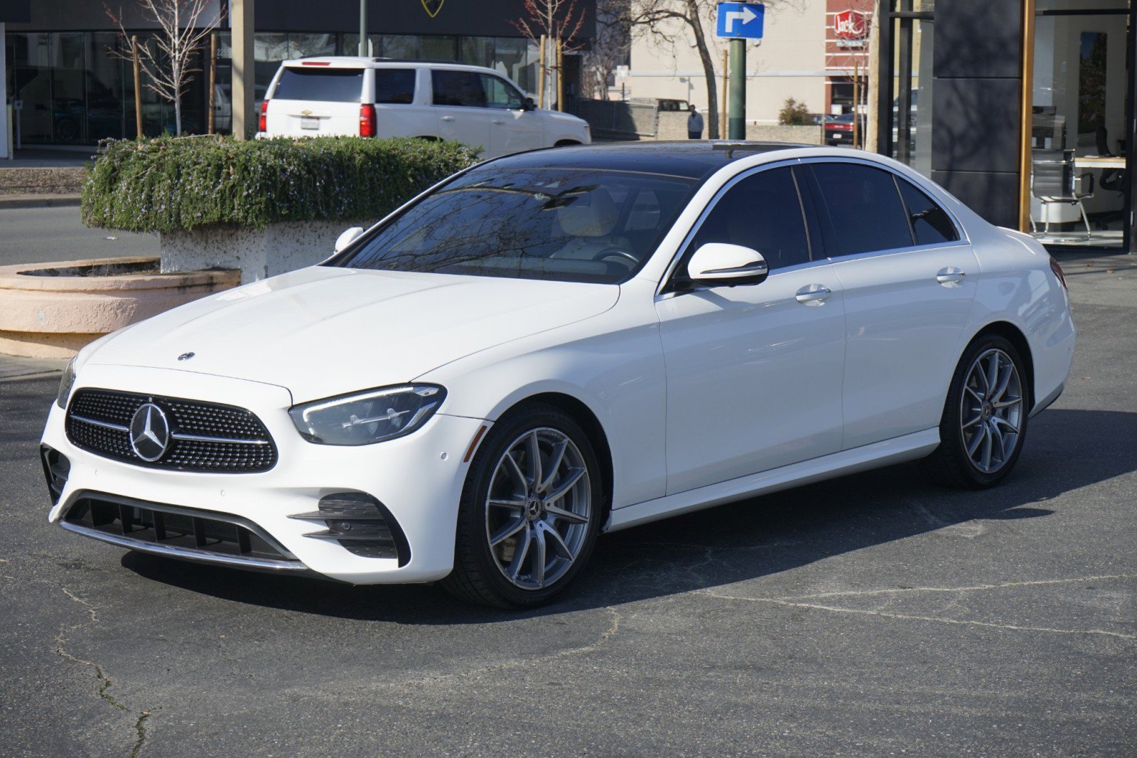 Used 2022 Mercedes-Benz E 350 Sedan w/ AMG Line Exterior image 2