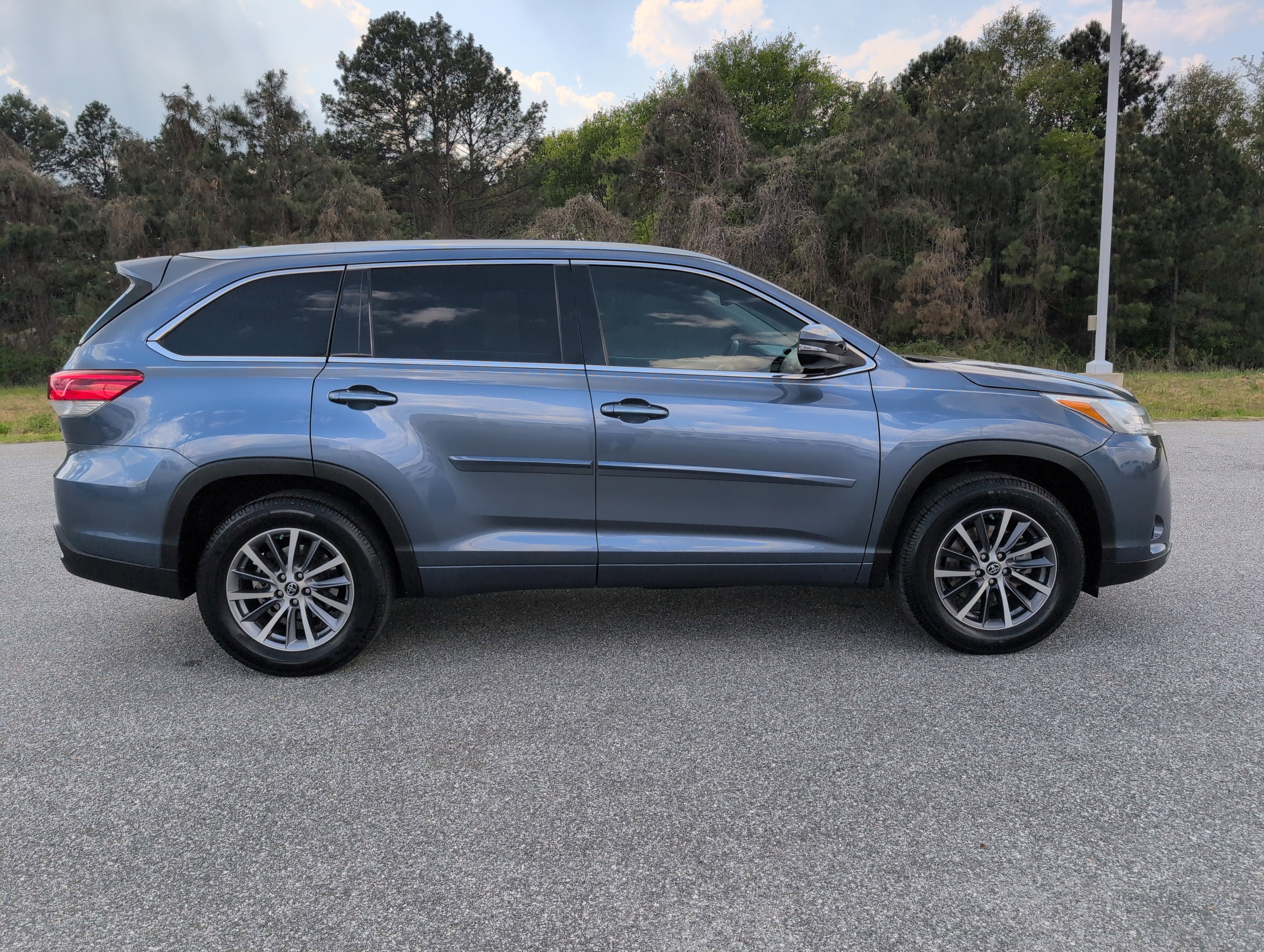 Used 2018 Toyota Highlander XLE image 9