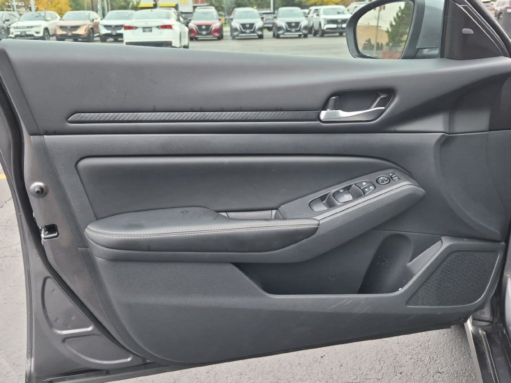 Used 2025 Nissan Altima 2.5 SV w/ SV Special Edition Package FWD image 13
