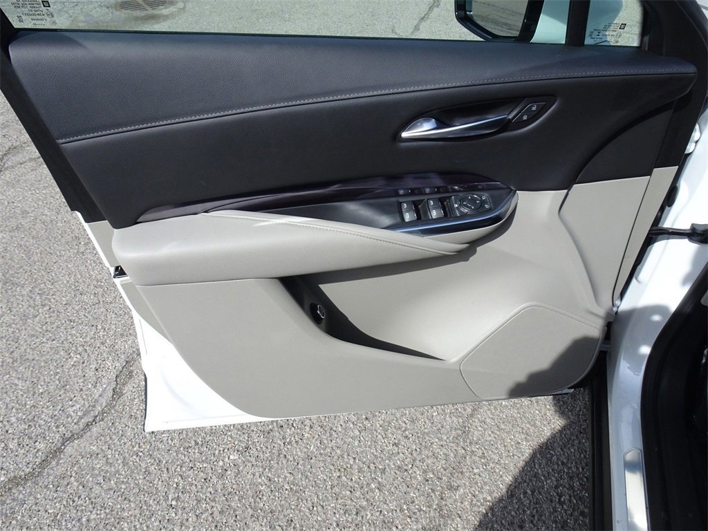 Certified 2022 Cadillac XT4 Luxury w/ Cold Weather Package image 10