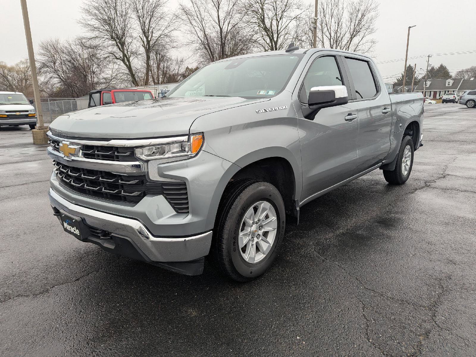 Used 2025 Chevrolet Silverado 1500 LT image 4