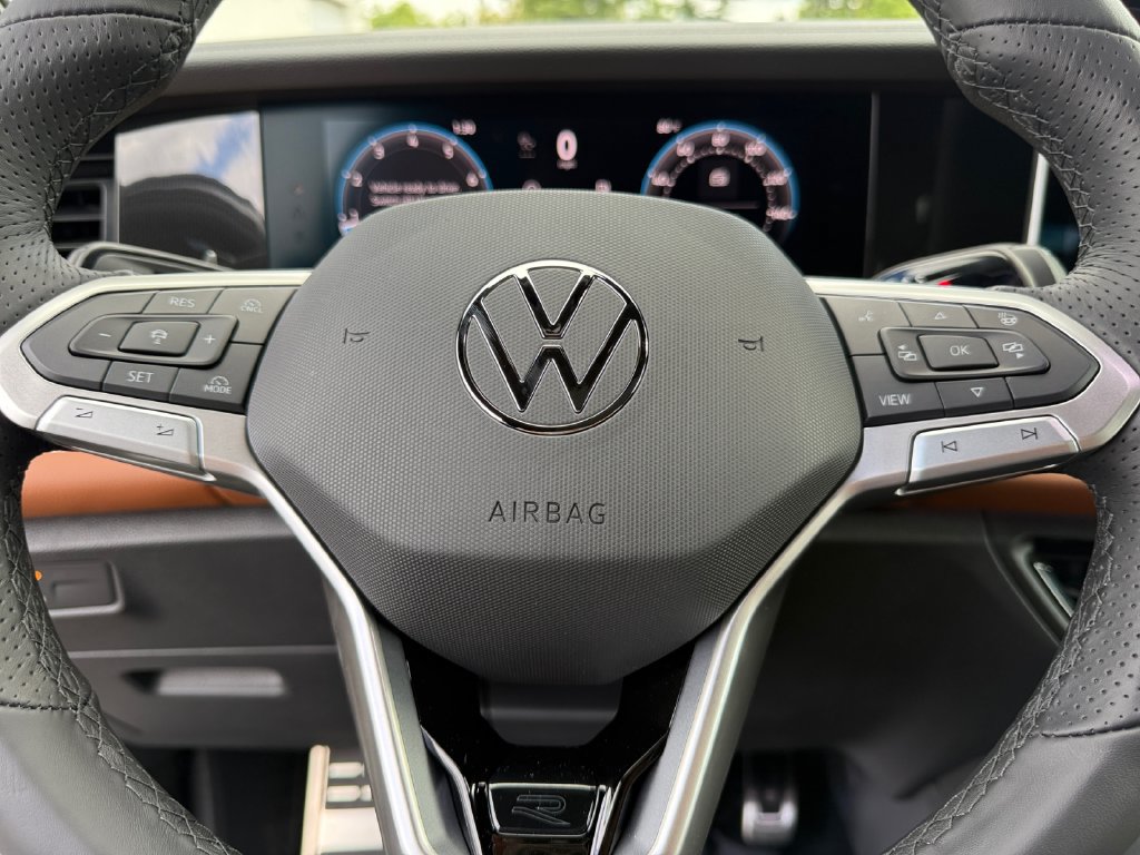 New 2026 Volkswagen Tiguan SEL R-Line AWD/4WD image 21