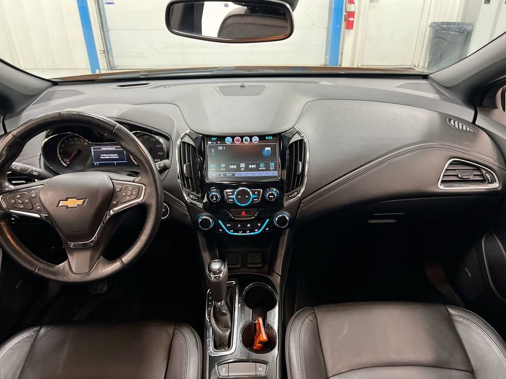 Used 2017 Chevrolet Cruze Premier FWD image 10