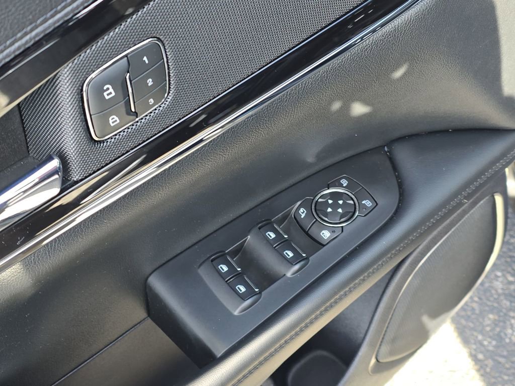 Used 2022 Lincoln Nautilus Reserve w/ Equipment Group 201A image 13