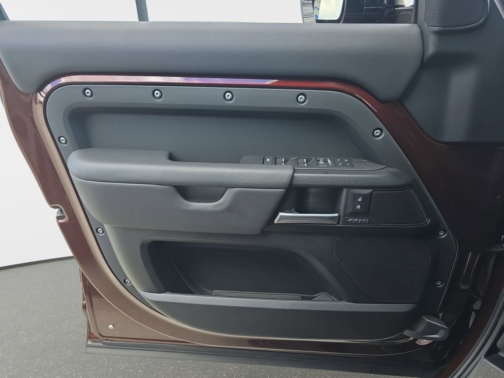 Used 2025 Land Rover Defender 110 Sedona Red Edition image 27