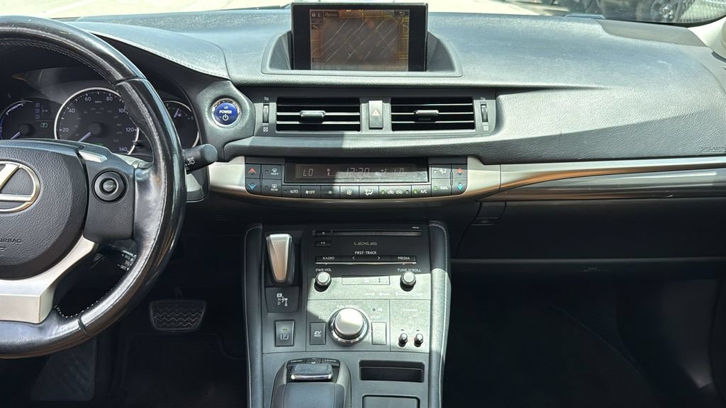 Used 2016 Lexus CT 200h w/ Navigation Package FWD image 33