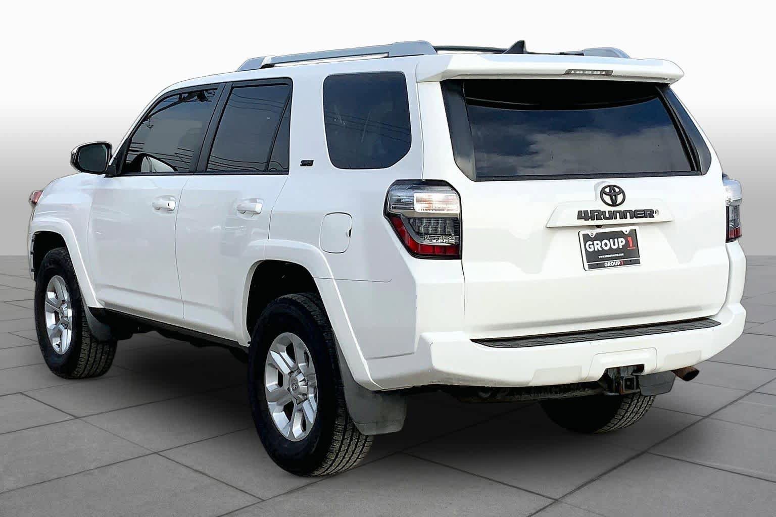 Used 2018 Toyota 4Runner SR5 AWD/4WD image 10