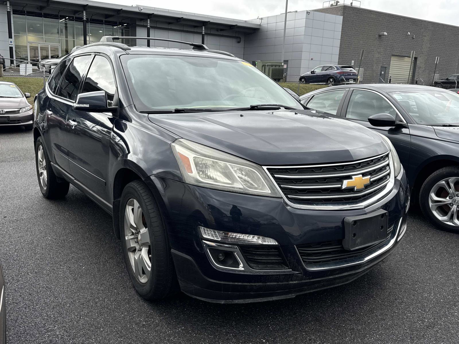 Used 2016 Chevrolet Traverse LT w/ Style and Technology Package image 3