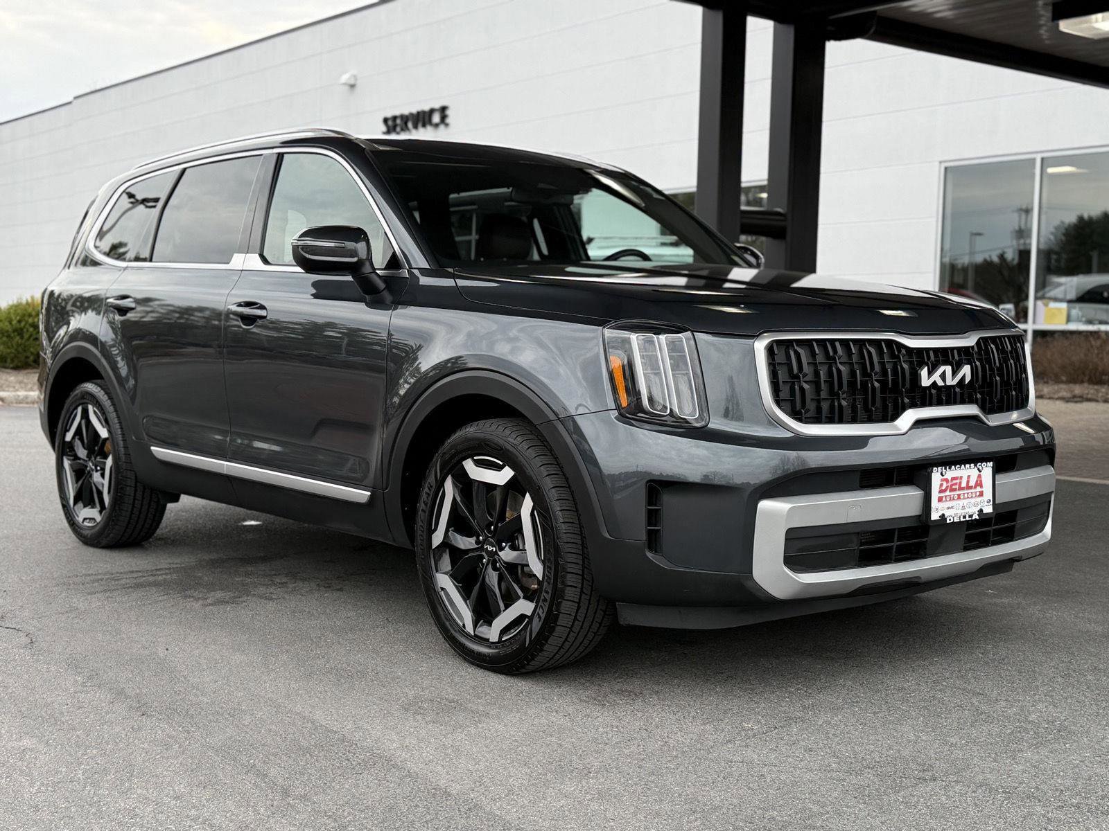 Used 2023 Kia Telluride EX w/ EX Captain's Chair Package AWD/4WD image 3