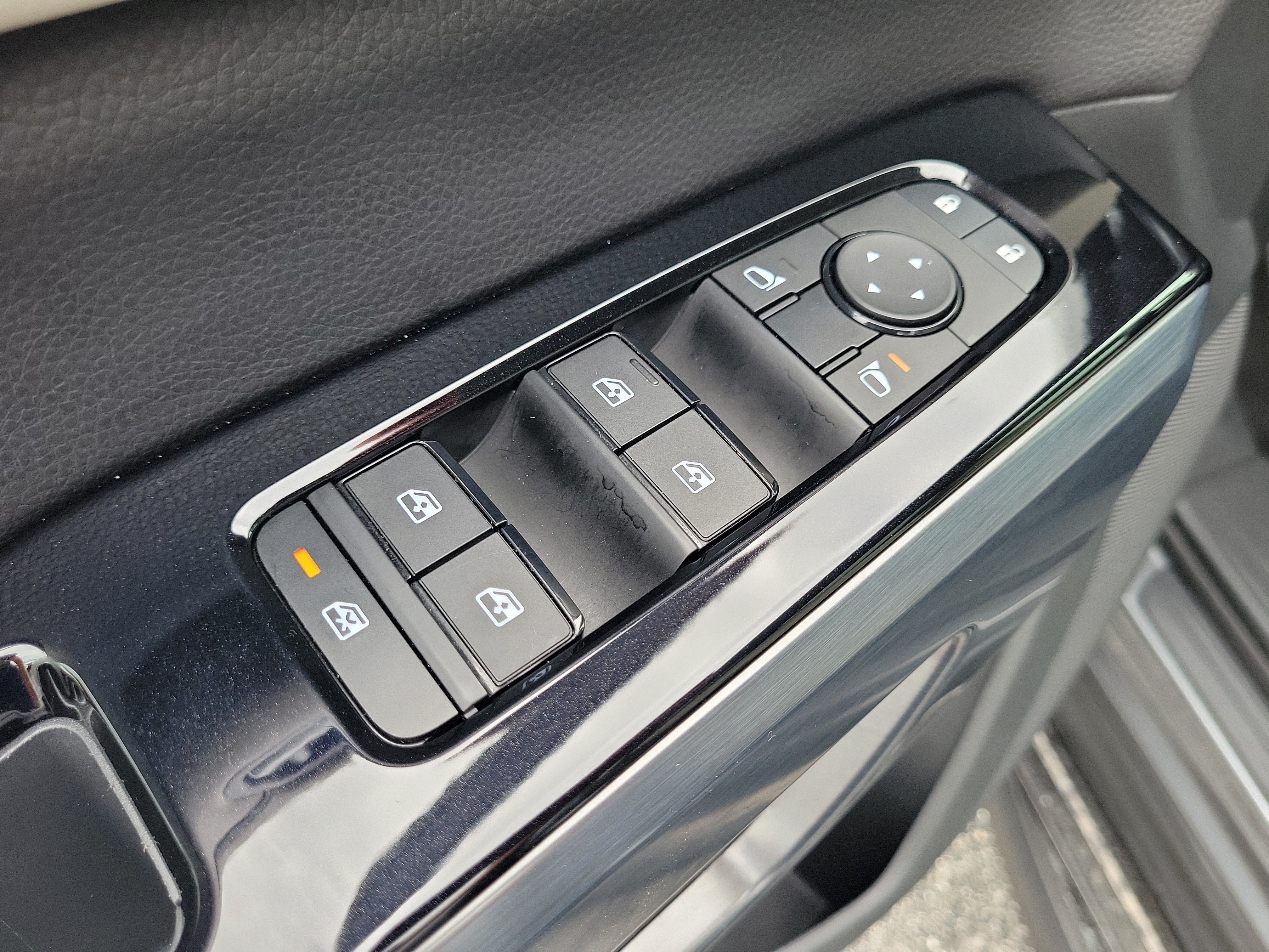 Certified 2024 Nissan Pathfinder SL w/ SL Premium Package FWD image 11