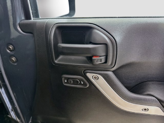 Used 2016 Jeep Wrangler Unlimited Sahara AWD/4WD image 30