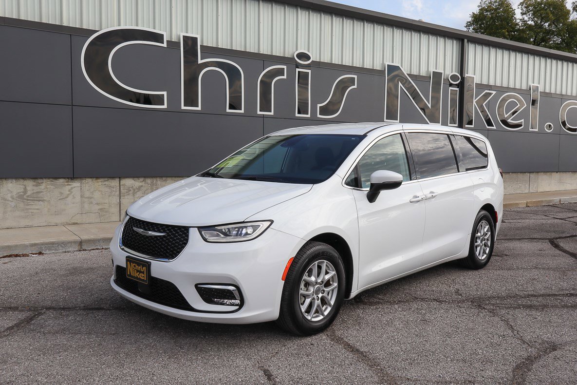 Used 2023 Chrysler Pacifica Touring-L