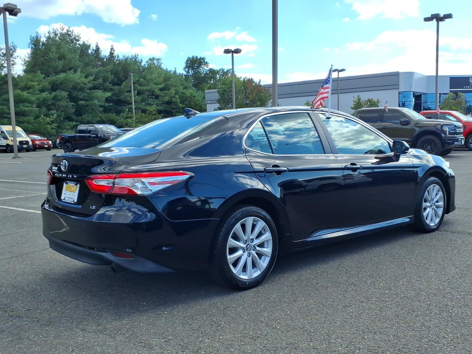 Used 2019 Toyota Camry LE FWD image 6