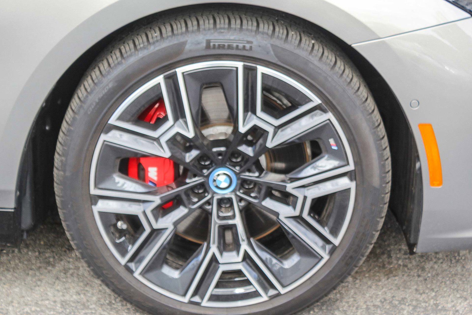 Used 2025 BMW i5 xDrive40 image 10