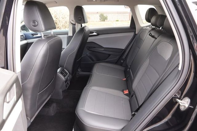 Certified 2023 Volkswagen Taos SE w/ Panoramic Sunroof Package image 10