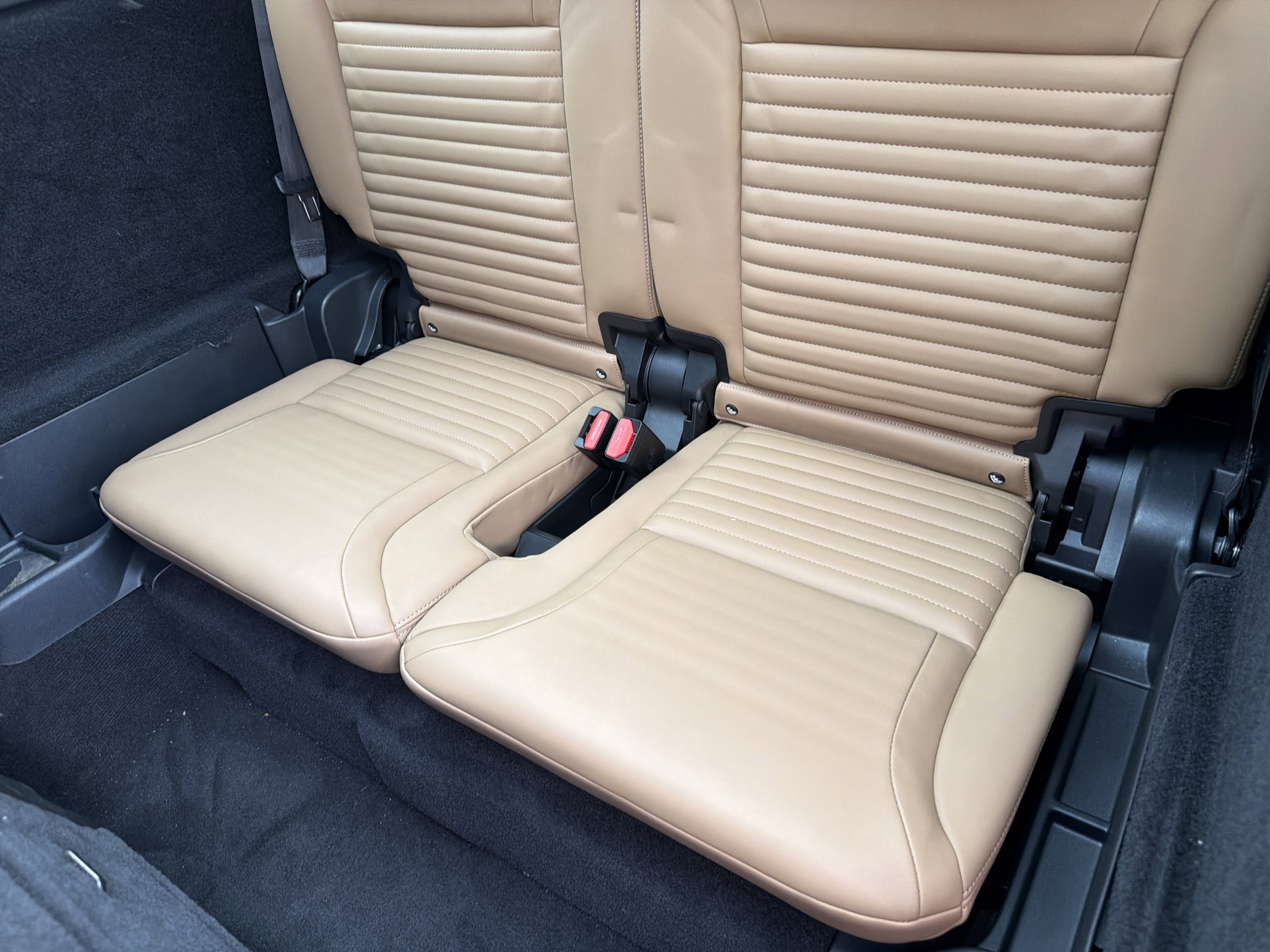Used 2023 Land Rover Discovery Metropolitan Edition AWD/4WD image 32