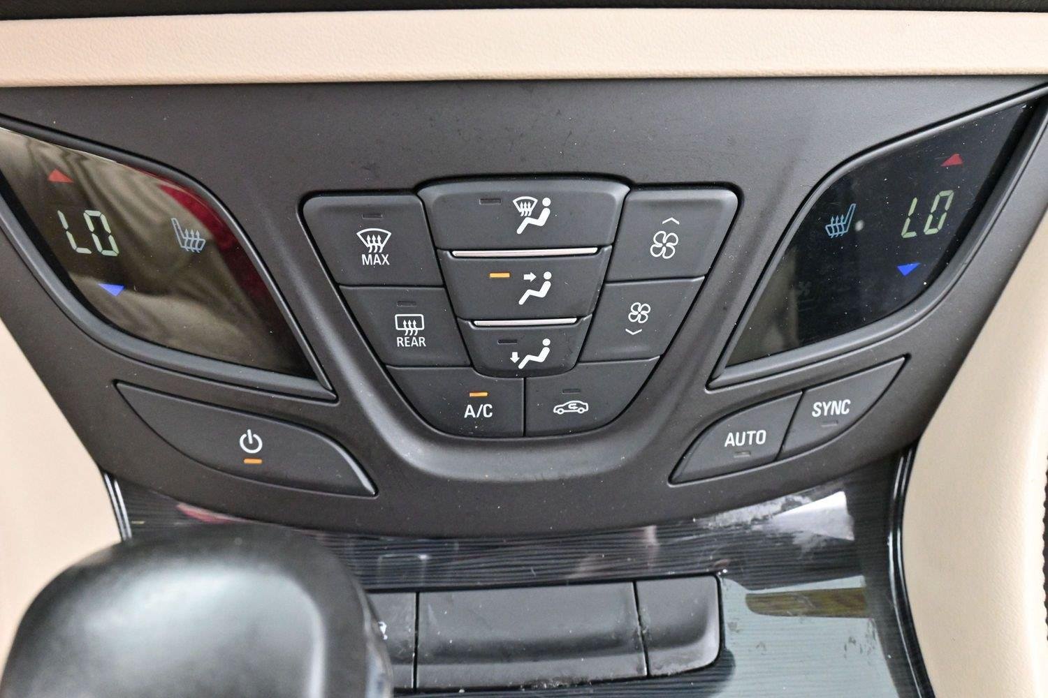 Used 2017 Buick Envision Essence FWD image 28