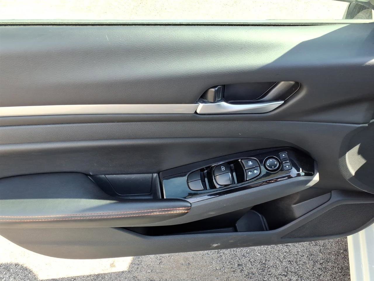 Used 2024 Nissan Altima 2.5 SR image 7