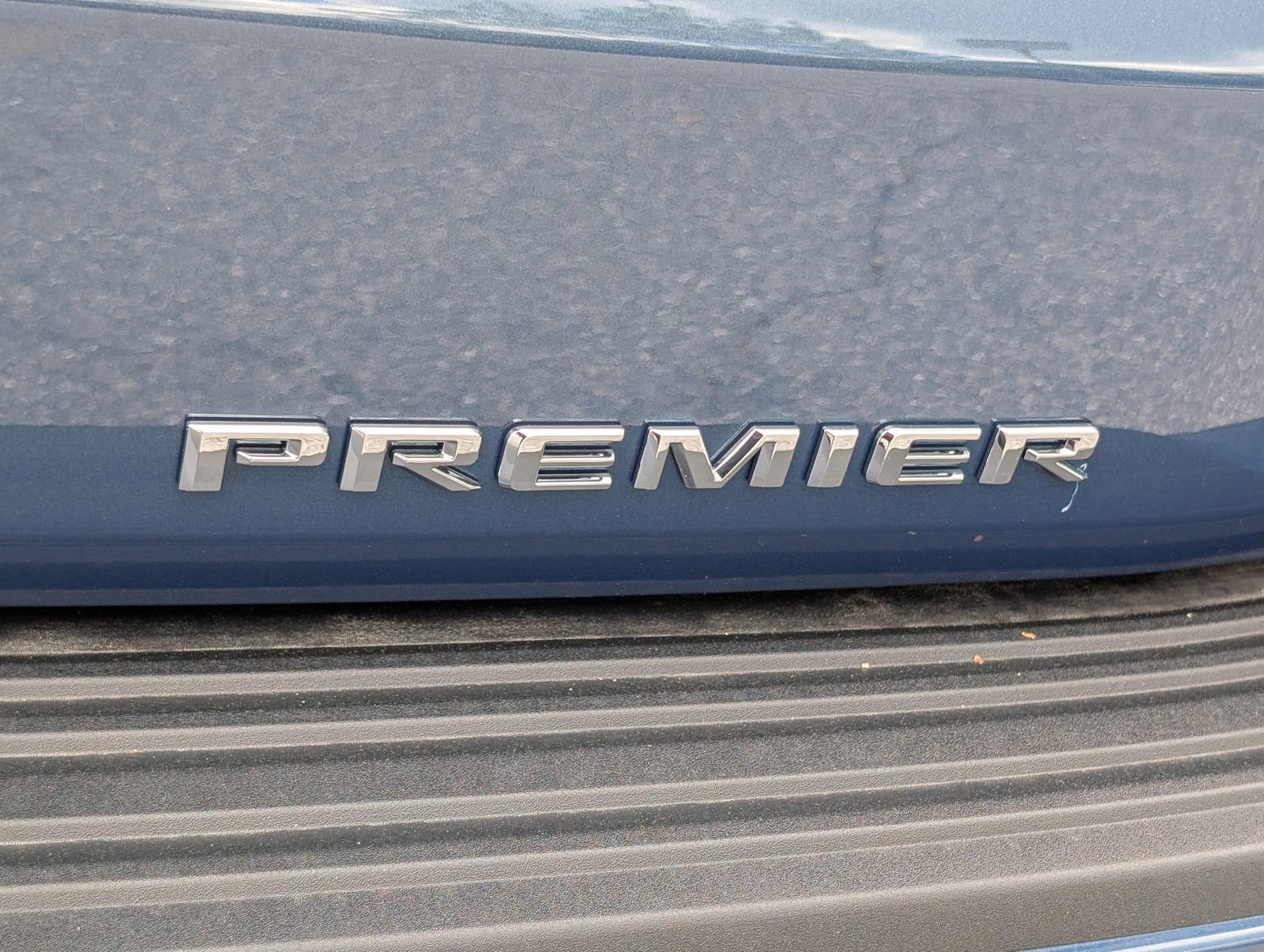New 2026 Chevrolet Suburban Premier w/ Sun And Tow Package AWD/4WD image 6
