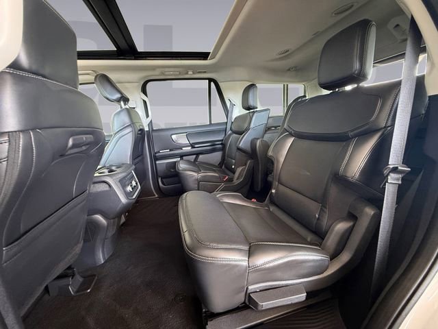 Used 2025 Ford Expedition Platinum AWD/4WD image 16