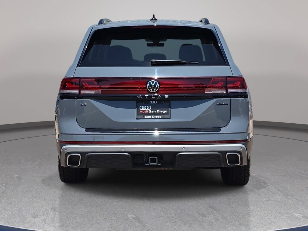 Used 2024 Volkswagen Atlas Peak Edition SE AWD/4WD image 7