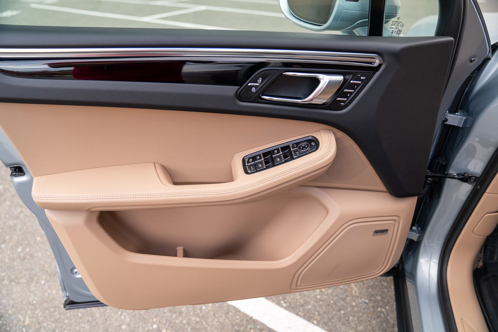 Used 2025 Porsche Macan image 10