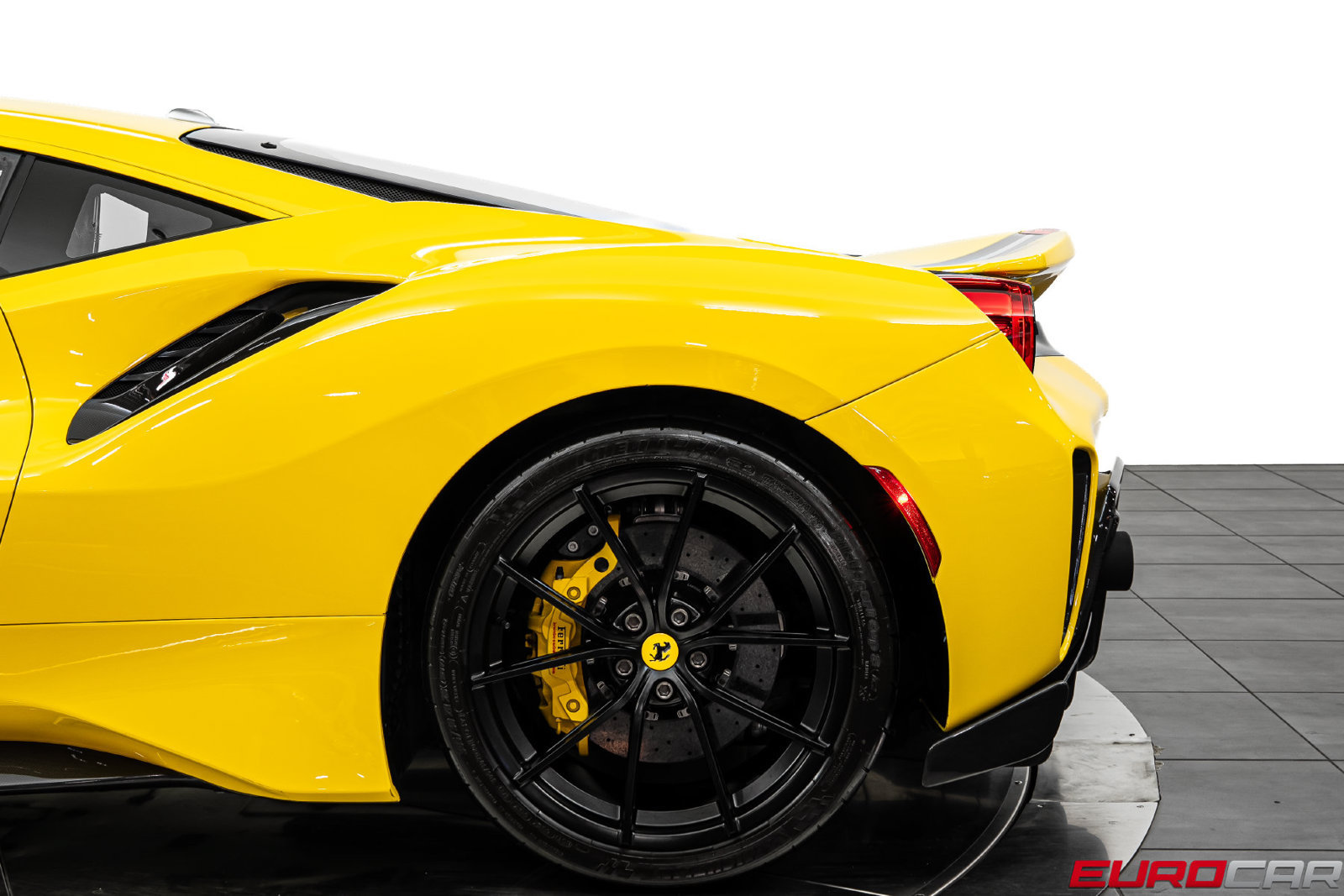 Used 2020 Ferrari 488 Pista Coupe RWD image 23